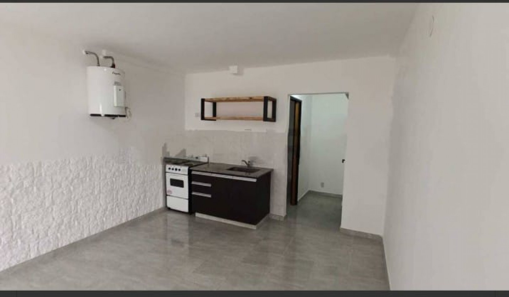 CASTELAR PH EN VENTA CON PATIO Y COCHERA APTO PROFESIONAL Y APTO CREDITO UN AMBIENTE.