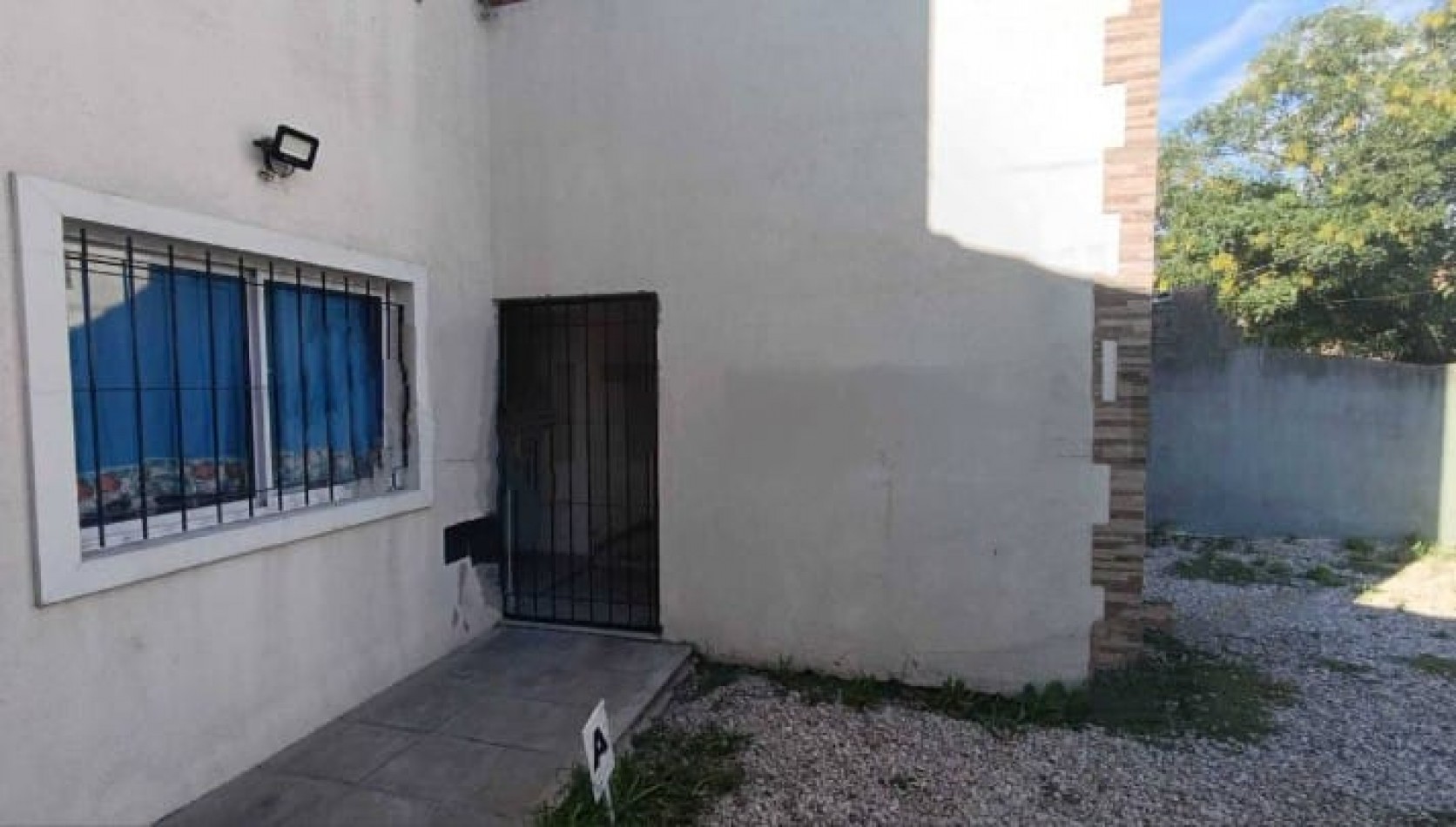 CASTELAR PH EN VENTA CON PATIO Y COCHERA APTO PROFESIONAL Y APTO CREDITO UN AMBIENTE.