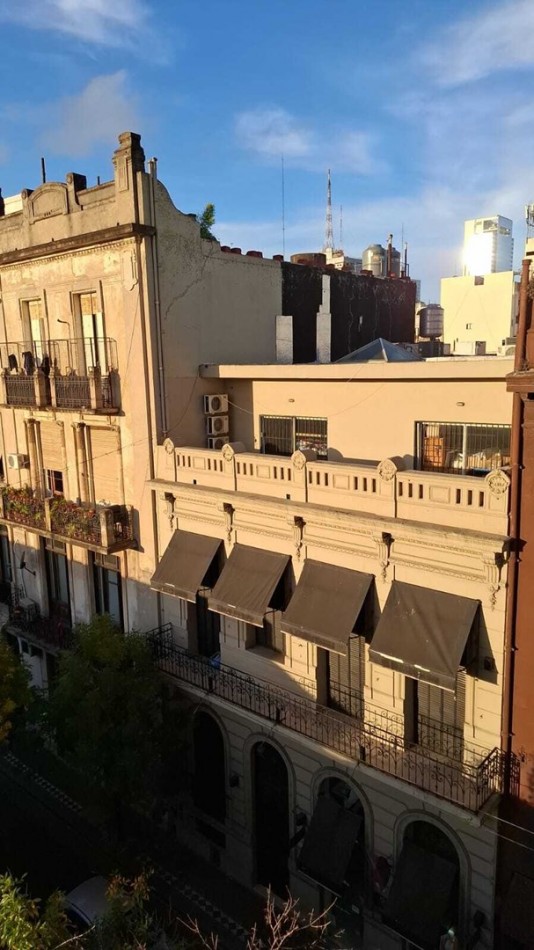 # MONSERRAT,MONOAMBIENTE, FRENTE,OPORTUNIDAD, BUENA UBICACION, LUMINOSO, IDEAL INVERSION PARA RENTAR ALQUILER TEMPORAL