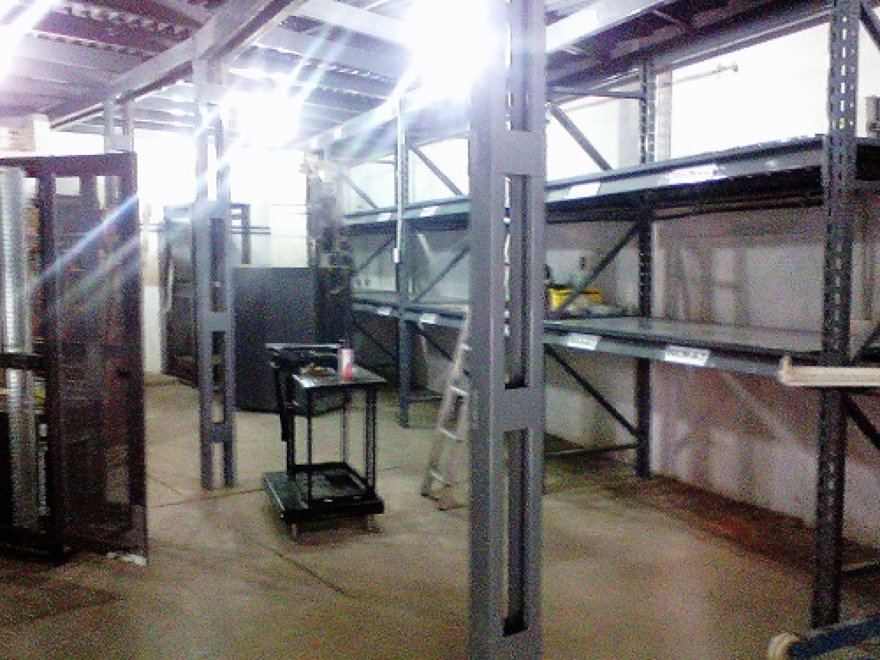 # PARQUE PATRICIOS, BODEGA DEPOSITO INDUSTRIAL, AMPLIO, MUY BUENA UBICACION, Y ESTADO, RECICLADO, BUENAS ARTERIAS DE ACCESO