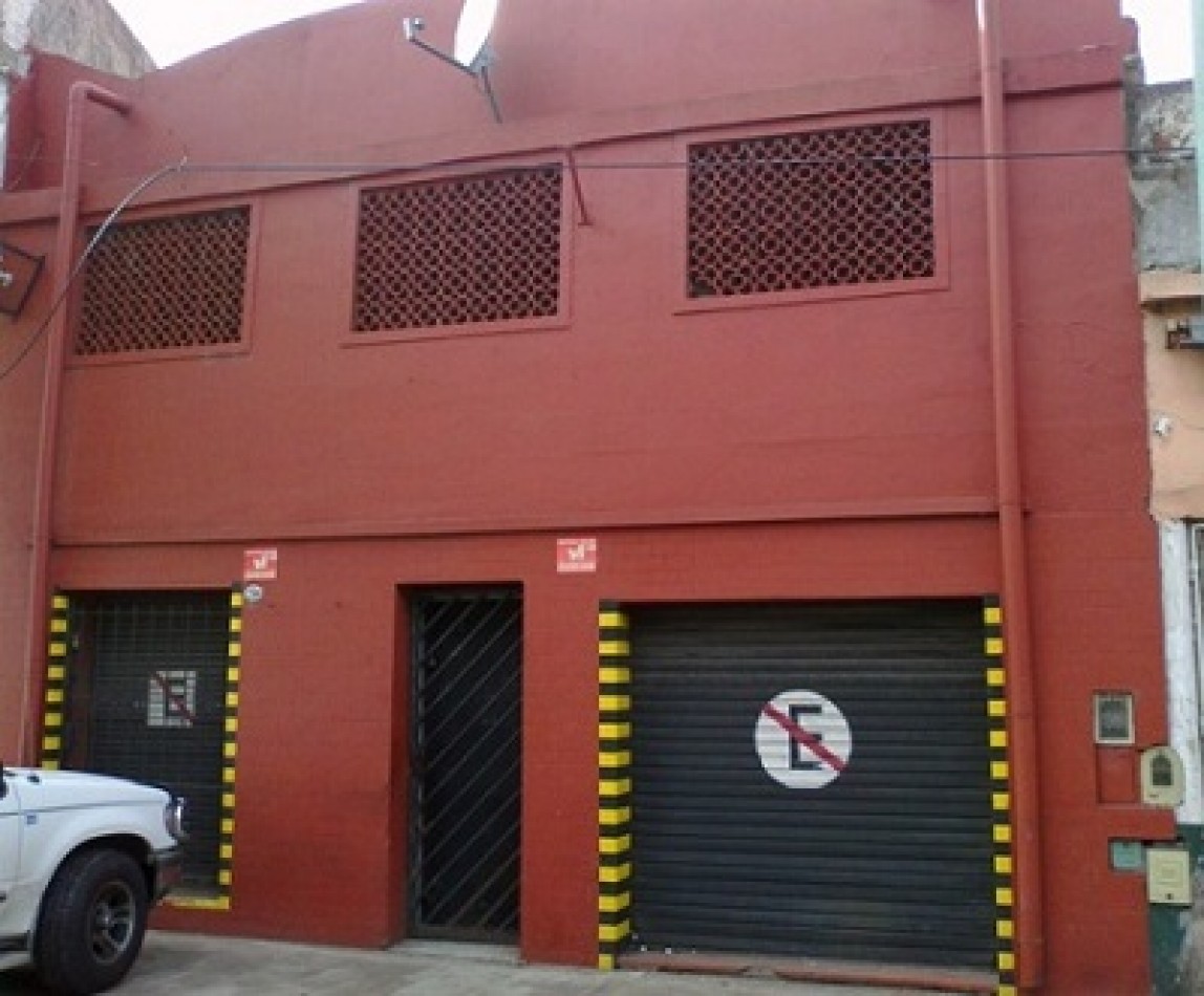 # PARQUE PATRICIOS, BODEGA DEPOSITO INDUSTRIAL, AMPLIO, MUY BUENA UBICACION, Y ESTADO, RECICLADO, BUENAS ARTERIAS DE ACCESO