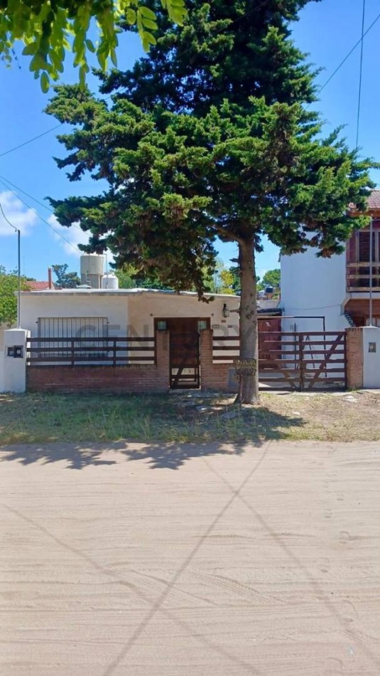 MAR DE AJO,CASA 3AMBIENTES,MUY BUENA UBICACION,COCHERA,ZONA CENTRO,CERCANO AL MAR, BUEN ESTADO GENERAL, ACEPTA PERMUTA PROPIEDAD