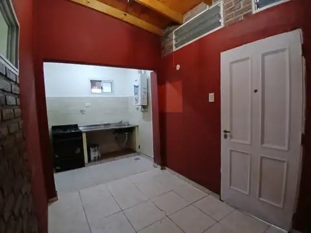 BARRACAS, CASA 6 AMBIENTES SIN EXPENSAS,2 COCHERAS, BUENA DISPOSICION Y AMPLITUD 