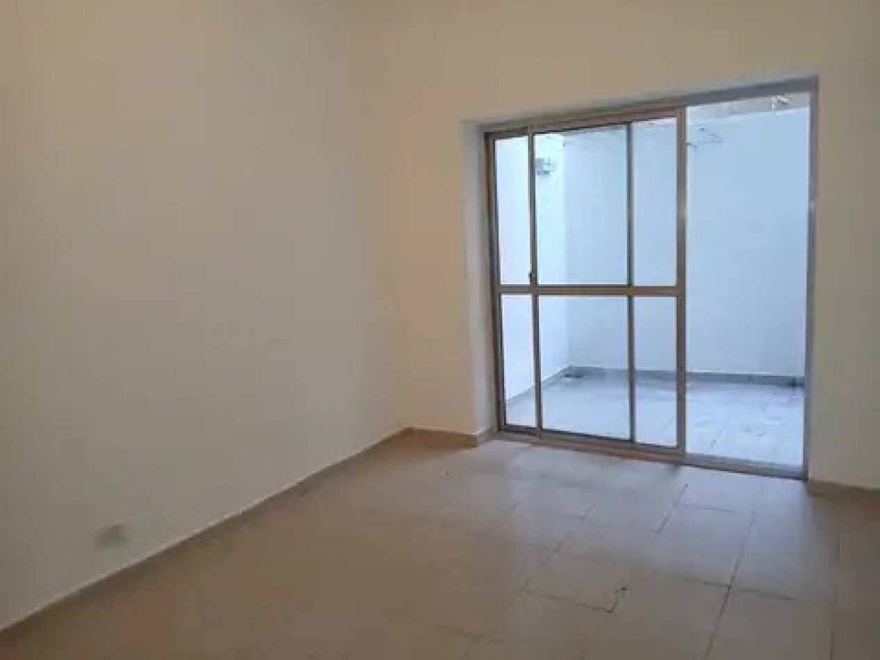 BARRACAS, CASA 6 AMBIENTES SIN EXPENSAS,2 COCHERAS, BUENA DISPOSICION Y AMPLITUD 