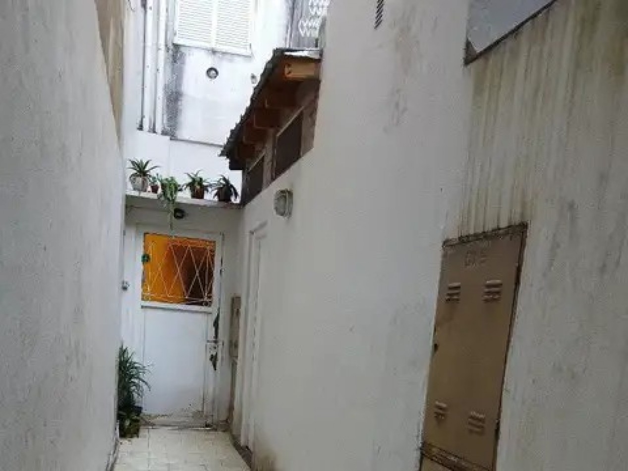 BARRACAS, CASA 6 AMBIENTES SIN EXPENSAS,2 COCHERAS, BUENA DISPOSICION Y AMPLITUD 