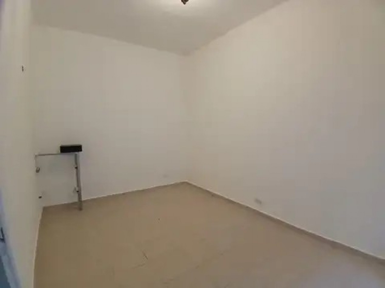 BARRACAS, CASA 6 AMBIENTES SIN EXPENSAS,2 COCHERAS, BUENA DISPOSICION Y AMPLITUD 