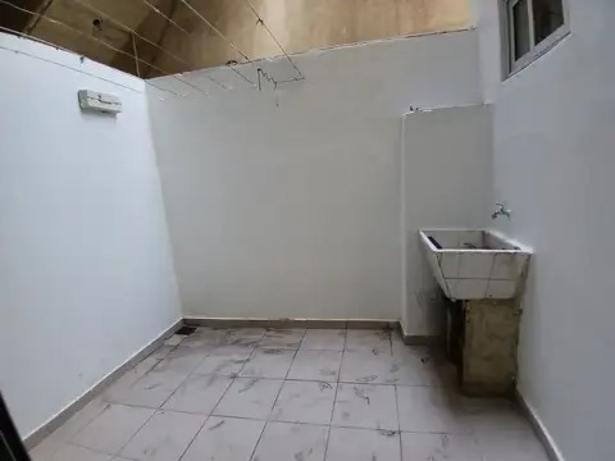 BARRACAS, CASA 6 AMBIENTES SIN EXPENSAS,2 COCHERAS, BUENA DISPOSICION Y AMPLITUD 