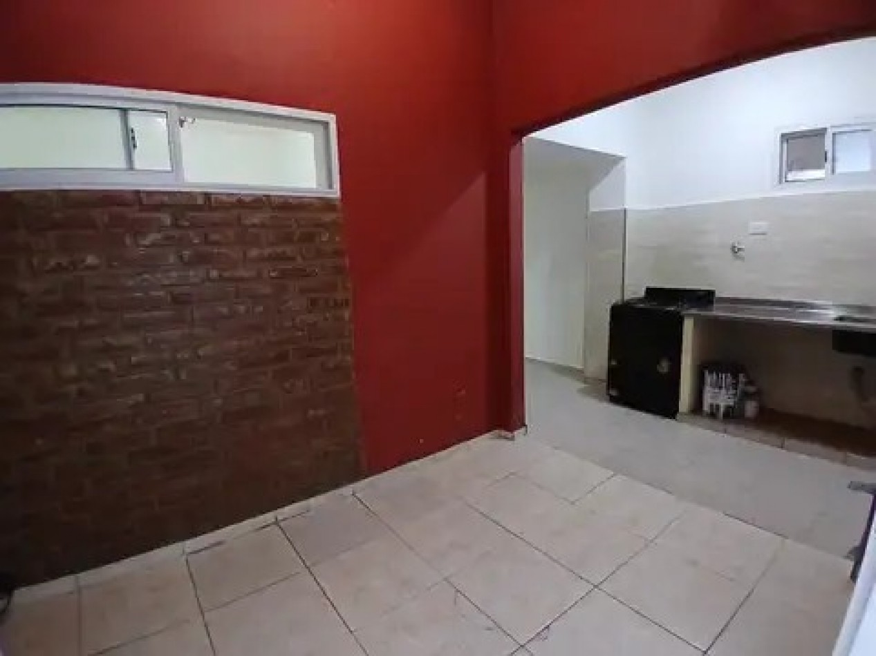 BARRACAS, CASA 6 AMBIENTES SIN EXPENSAS,2 COCHERAS, BUENA DISPOSICION Y AMPLITUD 