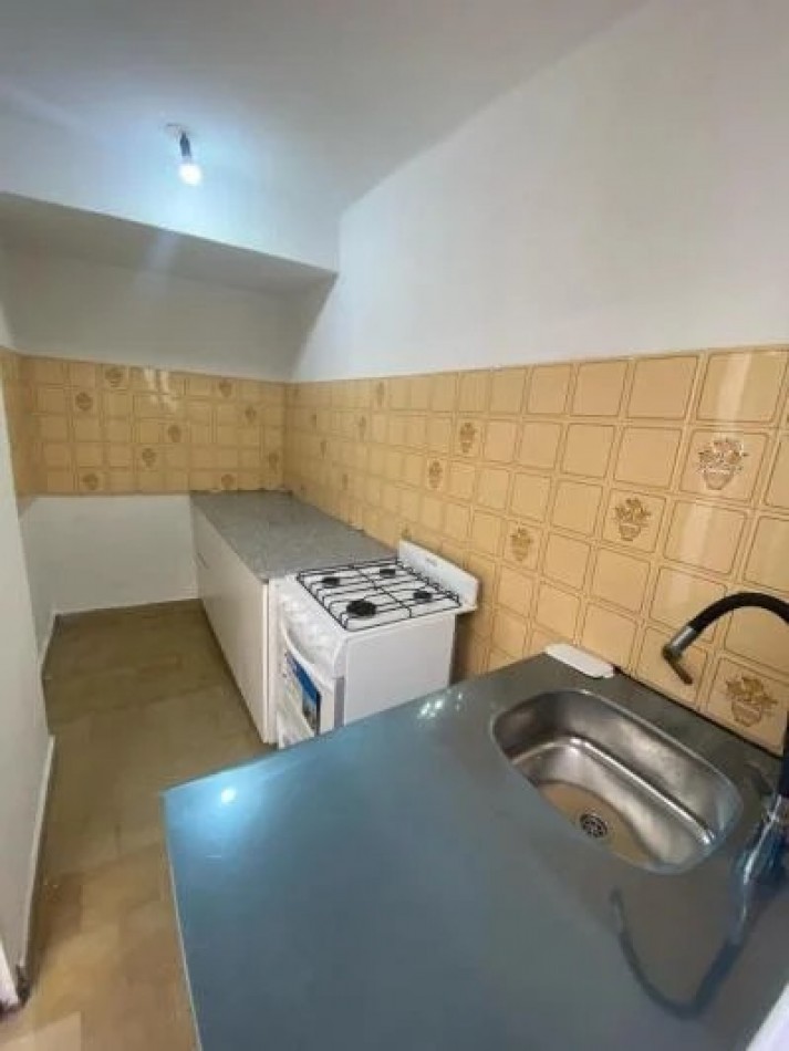 SAN CRISTOBAL,PH,5AMB,1 PISO ESCALERA, USO COMERCIAL,PROFESIONAL, APTO CREDITO, RECICLADO NUEVO,SIN EXPENSAS, PERMUTA, OPORTUNIDAD,