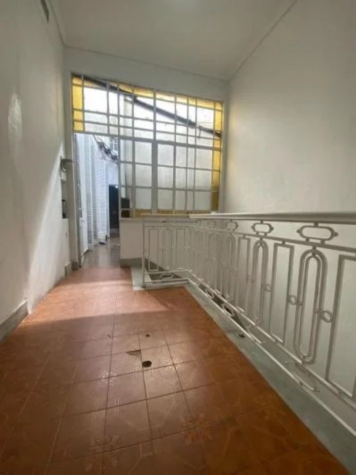 SAN CRISTOBAL,PH,5AMB,1 PISO ESCALERA, USO COMERCIAL,PROFESIONAL, APTO CREDITO, RECICLADO NUEVO,SIN EXPENSAS, PERMUTA, OPORTUNIDAD,