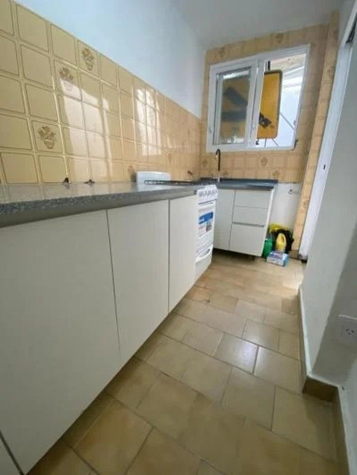 SAN CRISTOBAL,PH,5AMB,1 PISO ESCALERA, USO COMERCIAL,PROFESIONAL, APTO CREDITO, RECICLADO NUEVO,SIN EXPENSAS, PERMUTA, OPORTUNIDAD,