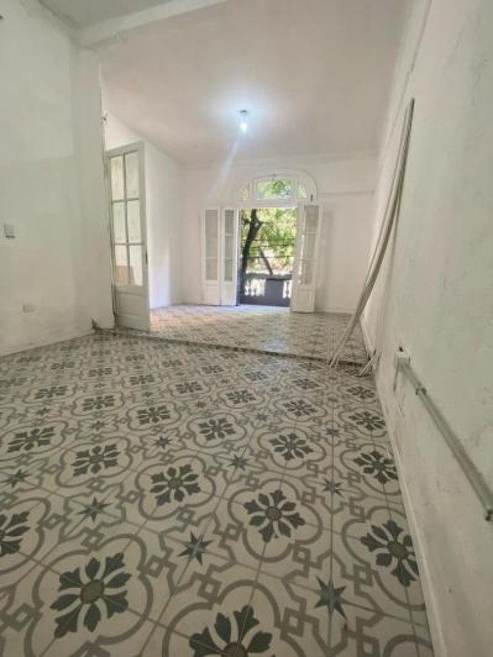 SAN CRISTOBAL,PH,5AMB,1 PISO ESCALERA, USO COMERCIAL,PROFESIONAL, APTO CREDITO, RECICLADO NUEVO,SIN EXPENSAS, PERMUTA, OPORTUNIDAD,