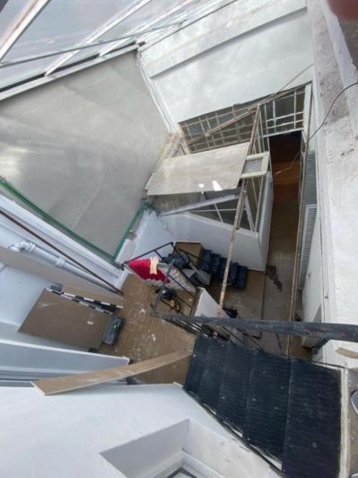 SAN CRISTOBAL,PH,5AMB,1 PISO ESCALERA, USO COMERCIAL,PROFESIONAL, APTO CREDITO, RECICLADO NUEVO,SIN EXPENSAS, PERMUTA, OPORTUNIDAD,