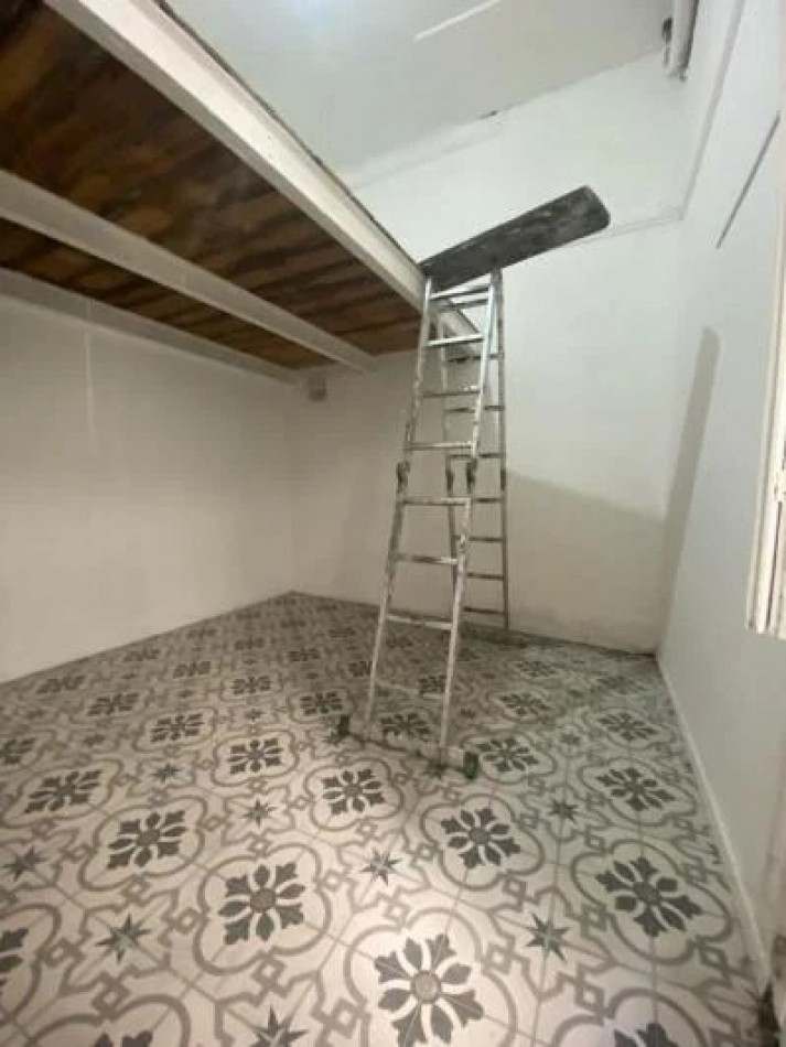 SAN CRISTOBAL,PH,5AMB,1 PISO ESCALERA, USO COMERCIAL,PROFESIONAL, APTO CREDITO, RECICLADO NUEVO,SIN EXPENSAS, PERMUTA, OPORTUNIDAD,