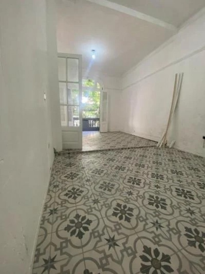 SAN CRISTOBAL,PH,5AMB,1 PISO ESCALERA, USO COMERCIAL,PROFESIONAL, APTO CREDITO, RECICLADO NUEVO,SIN EXPENSAS, PERMUTA, OPORTUNIDAD,