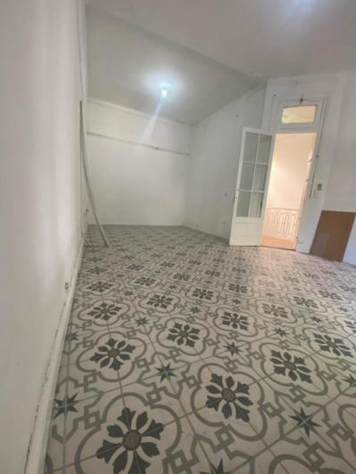 SAN CRISTOBAL,PH,5AMB,1 PISO ESCALERA, USO COMERCIAL,PROFESIONAL, APTO CREDITO, RECICLADO NUEVO,SIN EXPENSAS, PERMUTA, OPORTUNIDAD,