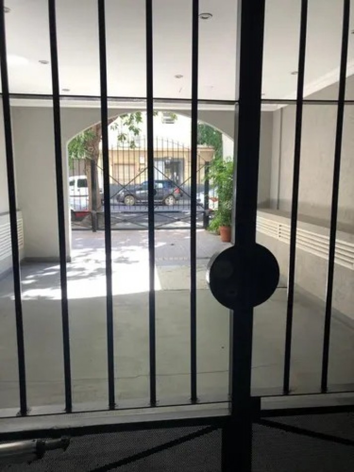 VILLA PUEYRREDON COCHERA, MUY BUENA DISPOSICON,UBICACION, ACCESO, Y DISPOSICION, SOBRE AVENIDA BUENOS DETALLES 