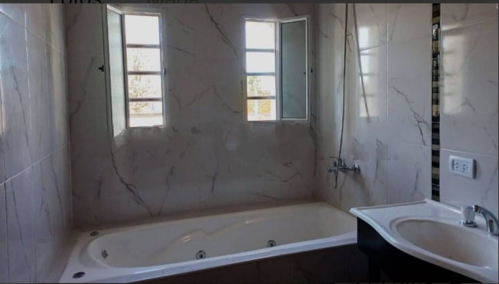 PARQUE LELOIR CASA DUPLEX 3 AMBIENTES ESTRENAR APTO CREDITO MUY BUEN ESTADO UBICACION,AMPLIO METRAJE,OPORTUNIDAD,