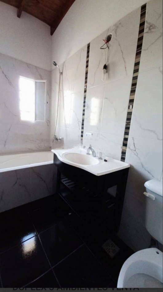 PARQUE LELOIR CASA DUPLEX 3 AMBIENTES ESTRENAR APTO CREDITO MUY BUEN ESTADO UBICACION,AMPLIO METRAJE,OPORTUNIDAD,