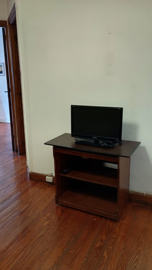 Centro,3ambientes,1 piso,lateral,interno,muy buen estado general y ubicacion,apto credito, ideal:inversores para alquiiler temporario, oportunidad
