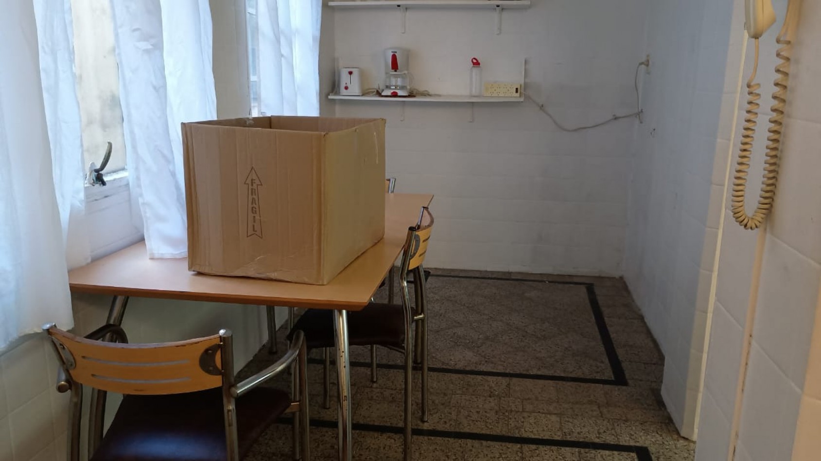 Centro,3ambientes,1 piso,lateral,interno,muy buen estado general y ubicacion,apto credito, ideal:inversores para alquiiler temporario, oportunidad