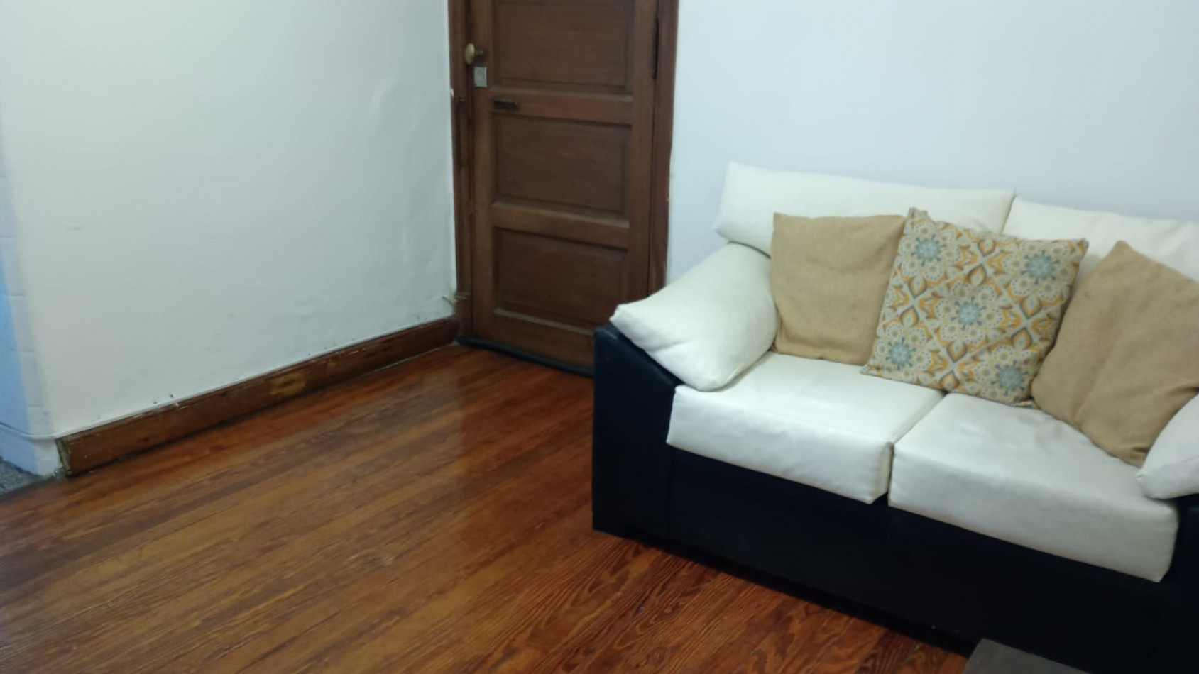 Centro,3ambientes,1 piso,lateral,interno,muy buen estado general y ubicacion,apto credito, ideal:inversores para alquiiler temporario, oportunidad