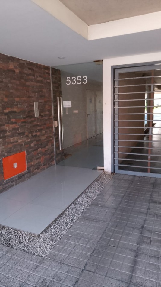 (V/URQUIZA,1AMBIENTE,)-USO COMERCIAL CON ,/COCHERA, SUBTE B, METROS PLAZA VILLA URQUIZA,BALCON SALIENTE, TODO LUZ UN CHICHE