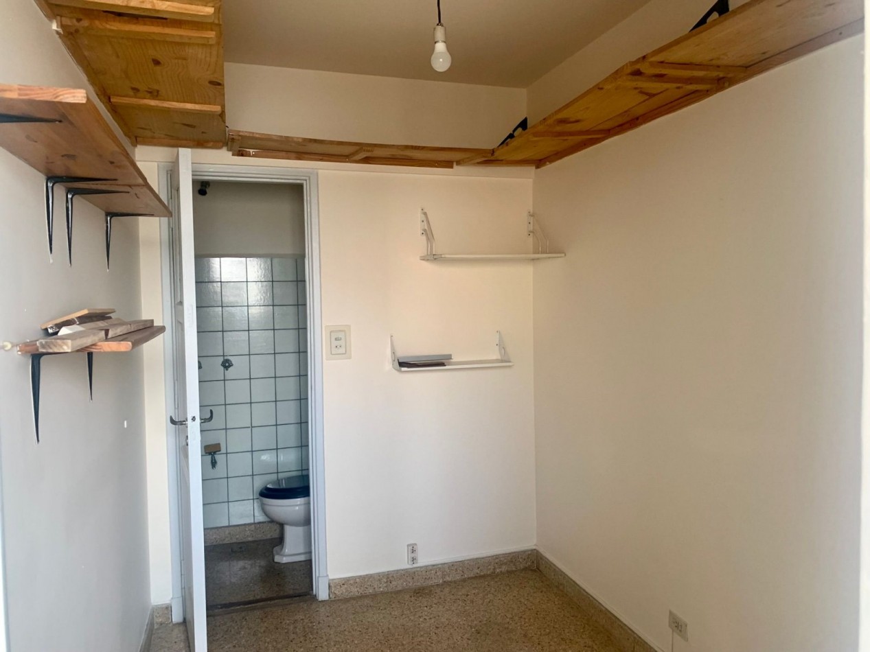 ONCE,3 AMBIENTES CON DEPENDENCIA BAÑO DE SERVICIO LAVADERO, MUY BUEN ESTADO Y UBICACION, AMPLIO, 