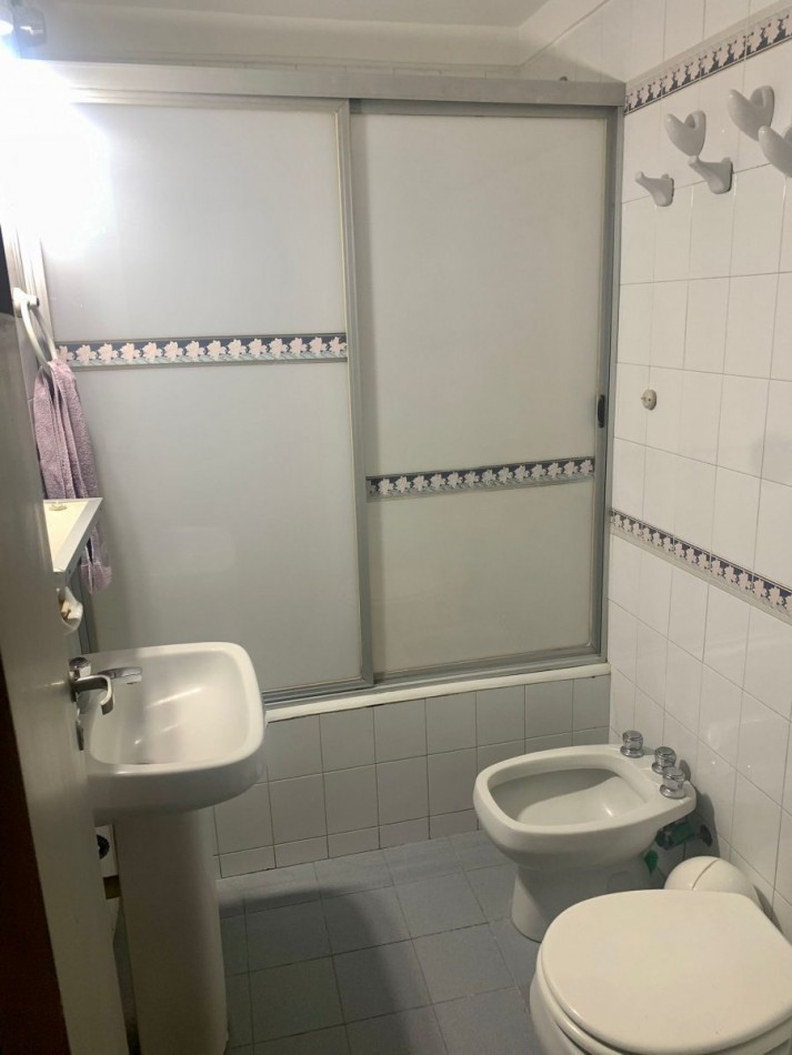 ONCE,3 AMBIENTES CON DEPENDENCIA BAÑO DE SERVICIO LAVADERO, MUY BUEN ESTADO Y UBICACION, AMPLIO, 