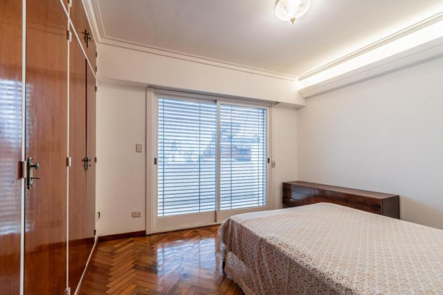 FLORES NORTE,4AMBIENTES, FRENTE, BALCON, COCHERA,BALCON, SUPERLUMINOSO, MUY B/ESTADO Y UBICACION, SUPERLUMINOSO