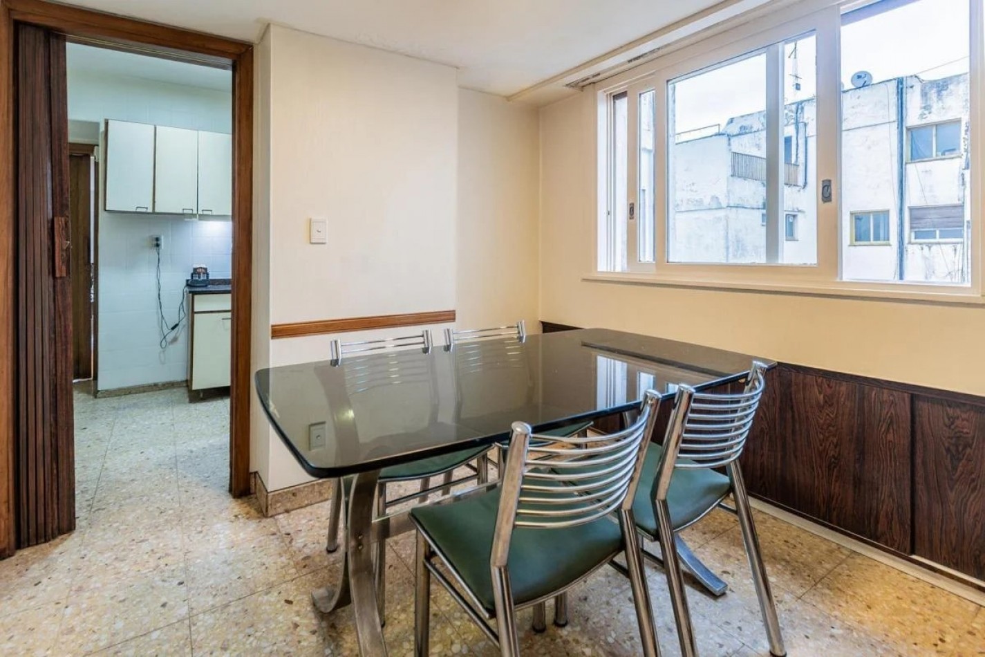 FLORES NORTE,4AMBIENTES, FRENTE, BALCON, COCHERA,BALCON, SUPERLUMINOSO, MUY B/ESTADO Y UBICACION, SUPERLUMINOSO