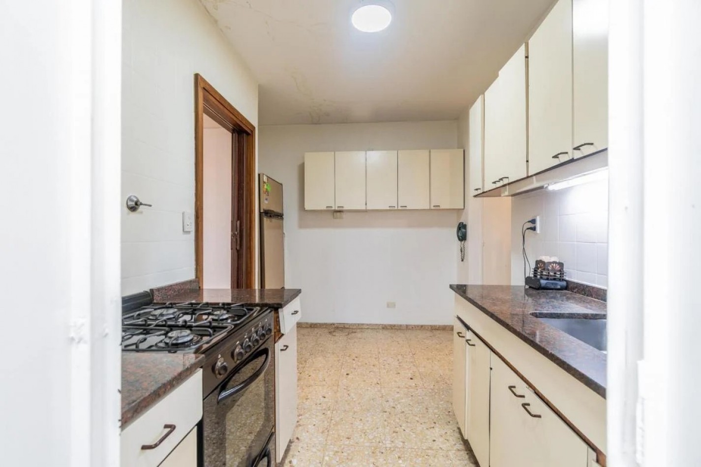 FLORES NORTE,4AMBIENTES, FRENTE, BALCON, COCHERA,BALCON, SUPERLUMINOSO, MUY B/ESTADO Y UBICACION, SUPERLUMINOSO