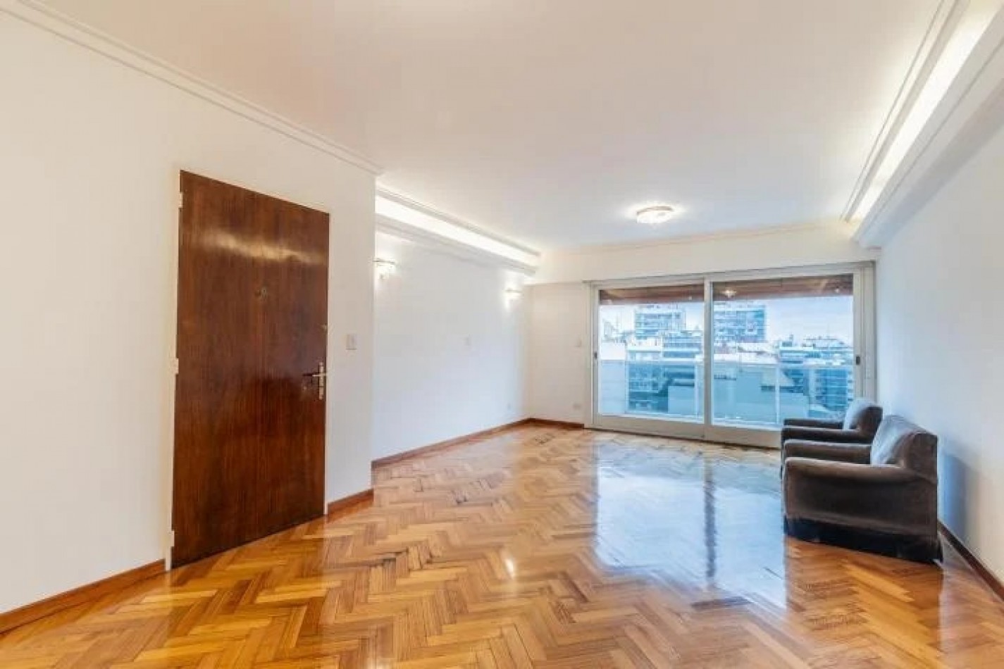 FLORES NORTE,4AMBIENTES, FRENTE, BALCON, COCHERA,BALCON, SUPERLUMINOSO, MUY B/ESTADO Y UBICACION, SUPERLUMINOSO