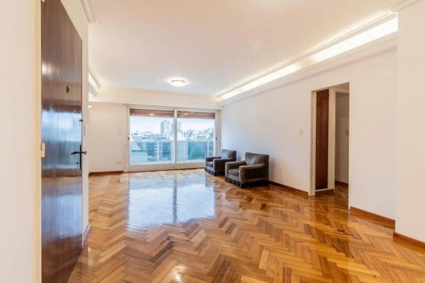 FLORES NORTE,4AMBIENTES, FRENTE, BALCON, COCHERA,BALCON, SUPERLUMINOSO, MUY B/ESTADO Y UBICACION, SUPERLUMINOSO