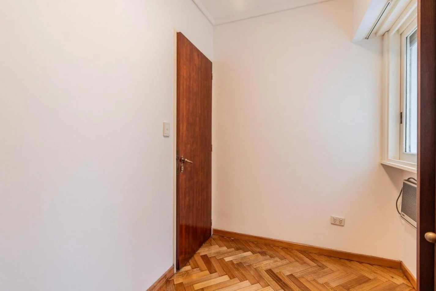 FLORES NORTE,4AMBIENTES, FRENTE, BALCON, COCHERA,BALCON, SUPERLUMINOSO, MUY B/ESTADO Y UBICACION, SUPERLUMINOSO