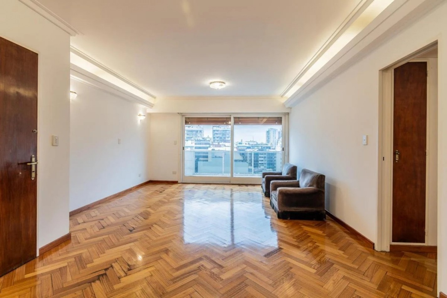 FLORES NORTE,4AMBIENTES, FRENTE, BALCON, COCHERA,BALCON, SUPERLUMINOSO, MUY B/ESTADO Y UBICACION, SUPERLUMINOSO