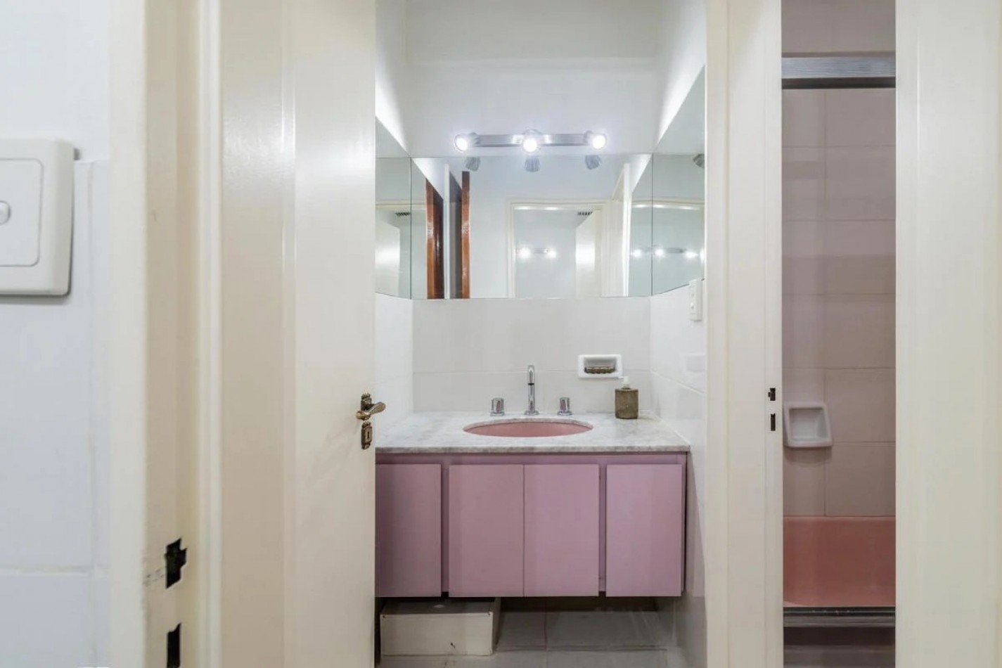 FLORES NORTE,4AMBIENTES, FRENTE, BALCON, COCHERA,BALCON, SUPERLUMINOSO, MUY B/ESTADO Y UBICACION, SUPERLUMINOSO