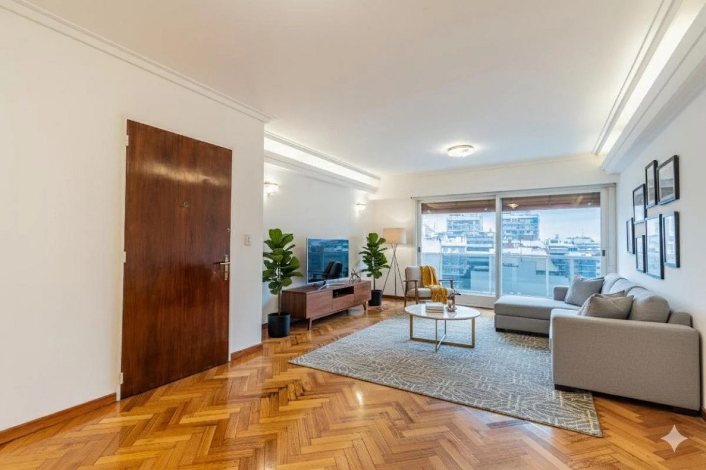 FLORES NORTE,4AMBIENTES, FRENTE, BALCON, COCHERA,BALCON, SUPERLUMINOSO, MUY B/ESTADO Y UBICACION, SUPERLUMINOSO