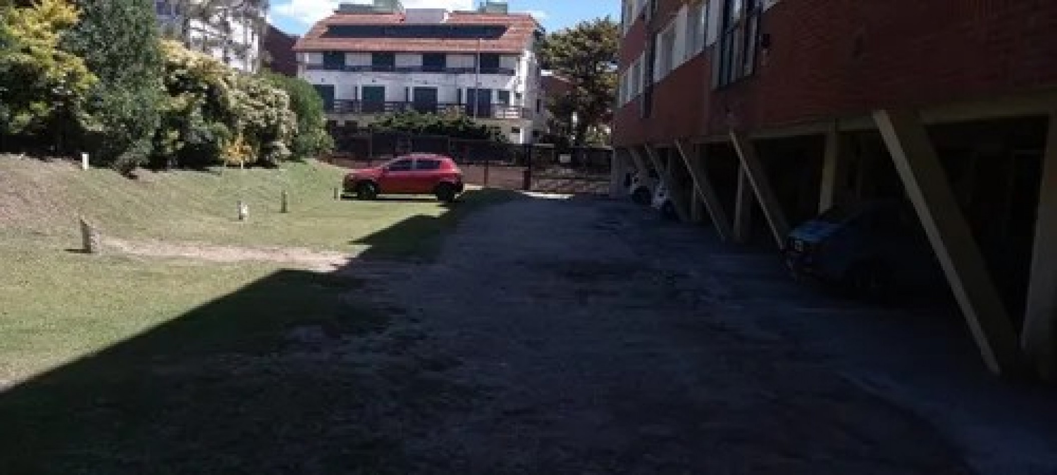 PINAMAR, DEPARTAMENTO DE 3 AMBIENTES COCHERA , EXCELENTE ESTADO GENERAL, MUY BUENA UBICACION, METROS DEL MAR