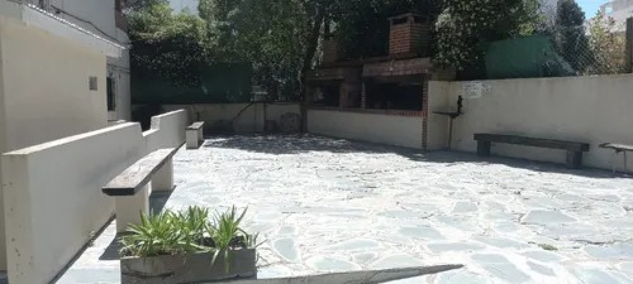 PINAMAR, DEPARTAMENTO DE 3 AMBIENTES COCHERA , EXCELENTE ESTADO GENERAL, MUY BUENA UBICACION, METROS DEL MAR