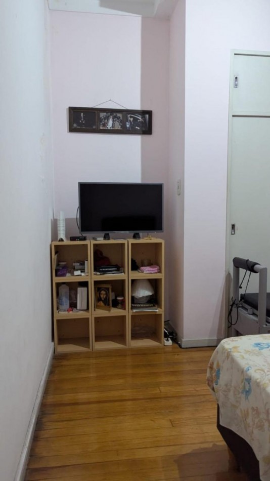 SAN CRISTOBAL,3AMB,SEMIPISO CON DEPENDENCIA, EXCELENTE ESTADO Y UBICACION, CON  PATIO, EXCELENTE SUBTES H Y E