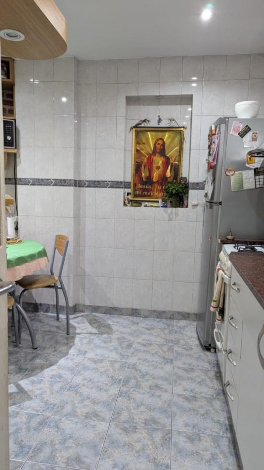 SAN CRISTOBAL,3AMB,SEMIPISO CON DEPENDENCIA, EXCELENTE ESTADO Y UBICACION, CON  PATIO, EXCELENTE SUBTES H Y E