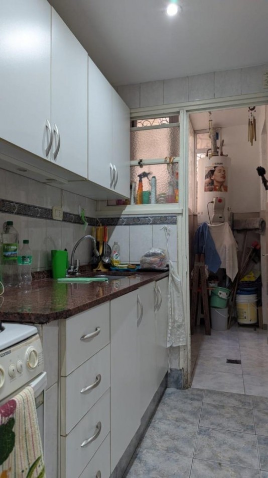 SAN CRISTOBAL,3AMB,SEMIPISO CON DEPENDENCIA, EXCELENTE ESTADO Y UBICACION, CON  PATIO, EXCELENTE SUBTES H Y E