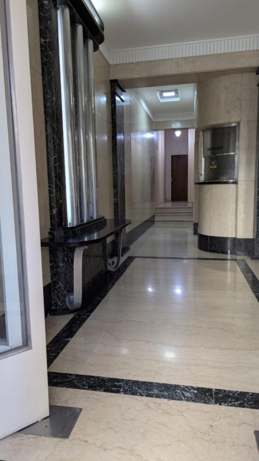 SAN CRISTOBAL,3AMB,SEMIPISO CON DEPENDENCIA, EXCELENTE ESTADO Y UBICACION, CON  PATIO, EXCELENTE SUBTES H Y E