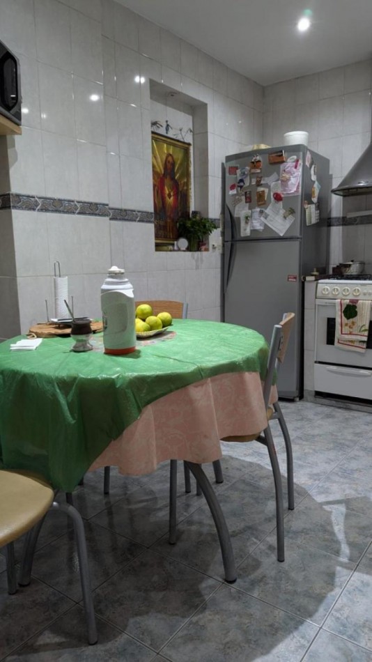 SAN CRISTOBAL,3AMB,SEMIPISO CON DEPENDENCIA, EXCELENTE ESTADO Y UBICACION, CON  PATIO, EXCELENTE SUBTES H Y E