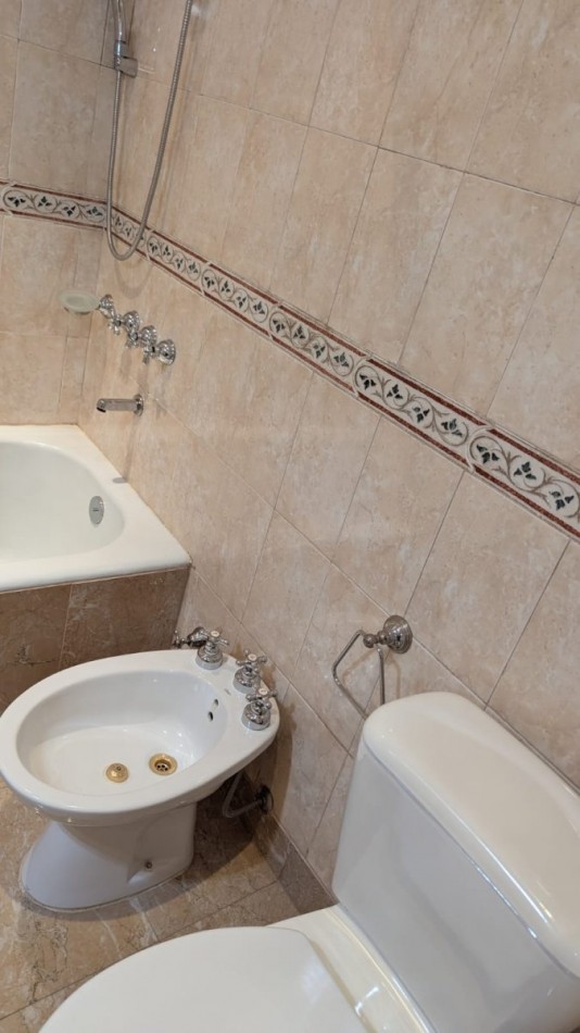 SAN CRISTOBAL,3AMBIENTES CON DEPENDENCIA, BALCON SALIENTE, CONTRAFRENTE, MUY BUENA UBICACION, CALIDAD CONSTRUCTIVA, OPORTUNIDAD