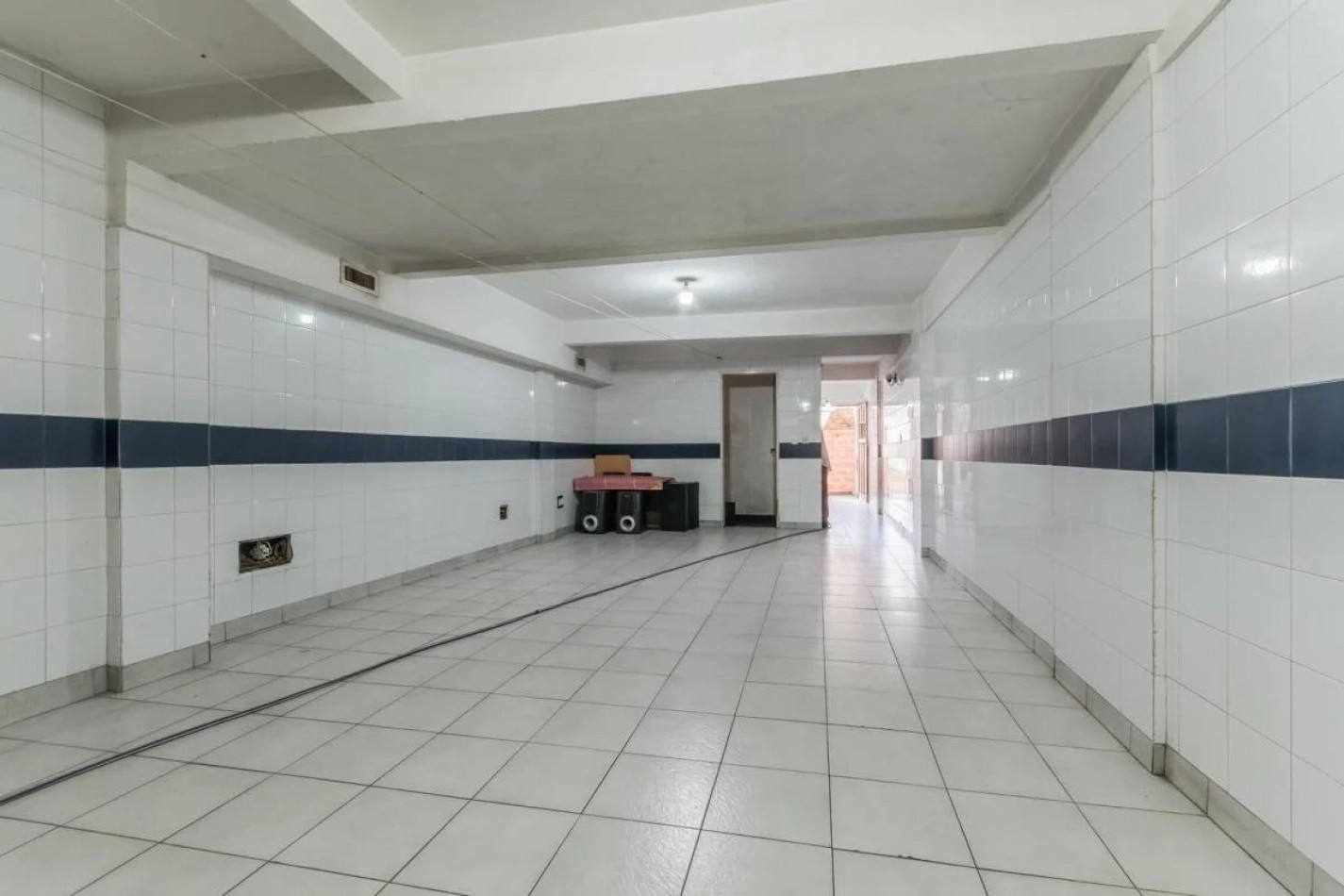  P.CHACABUCO, TRIPLEX,5AMB. C/ Cocheras y PILETA ,AMPLIO METRAJE, BUENAS ARTERIAS DE ACCESO, EXCELENTE UBICACION Y ESTADO GENERAL 