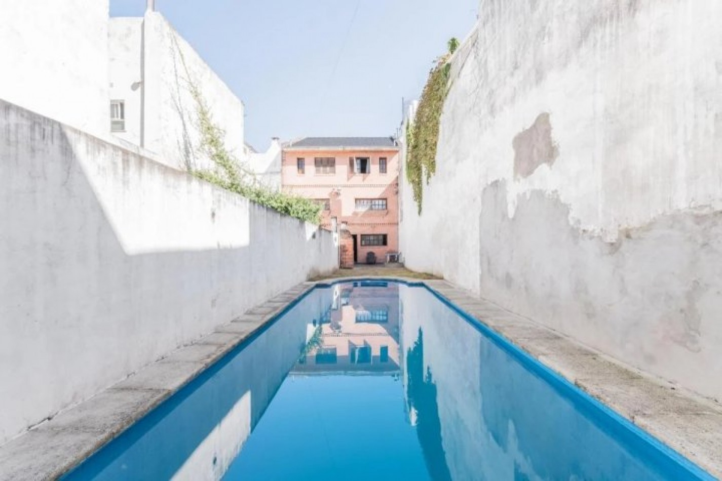  P.CHACABUCO, TRIPLEX,5AMB. C/ Cocheras y PILETA ,AMPLIO METRAJE, BUENAS ARTERIAS DE ACCESO, EXCELENTE UBICACION Y ESTADO GENERAL 