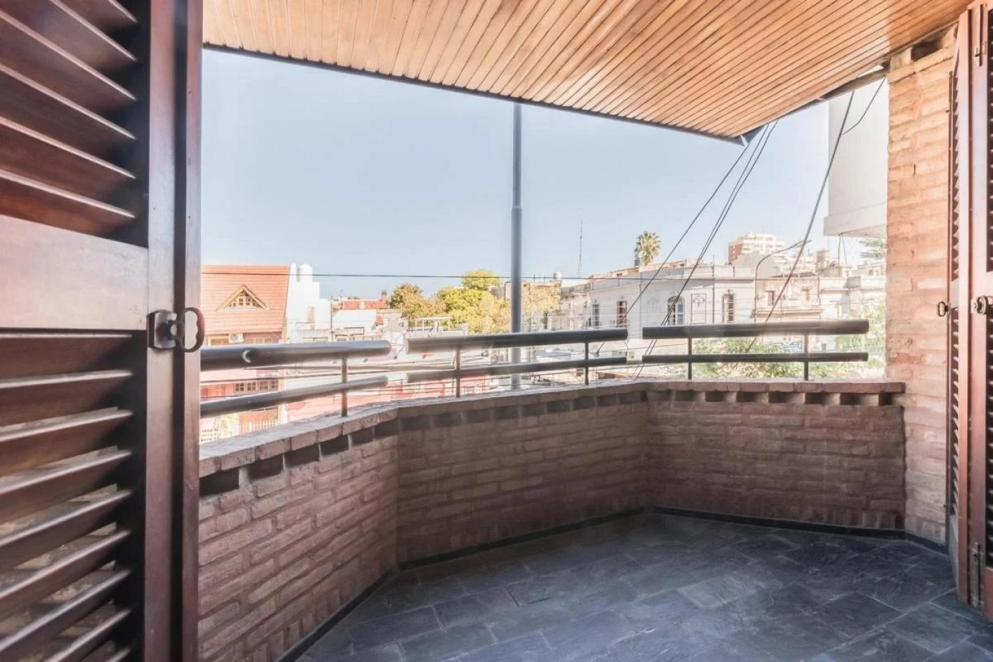  P.CHACABUCO, TRIPLEX,5AMB. C/ Cocheras y PILETA ,AMPLIO METRAJE, BUENAS ARTERIAS DE ACCESO, EXCELENTE UBICACION Y ESTADO GENERAL 