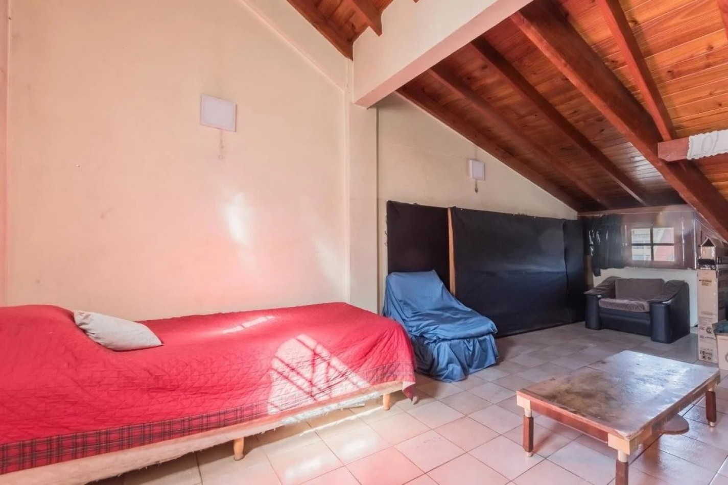  P.CHACABUCO, TRIPLEX,5AMB. C/ Cocheras y PILETA ,AMPLIO METRAJE, BUENAS ARTERIAS DE ACCESO, EXCELENTE UBICACION Y ESTADO GENERAL 